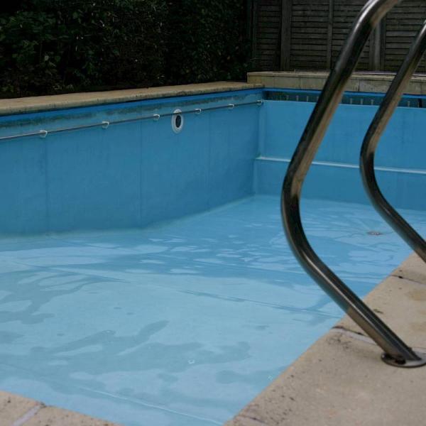 Reinigen van zwembaden en jacuzzi's